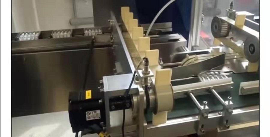 檢測(cè)機(jī)，包裝機(jī)同步輸送，加擋塊同步帶